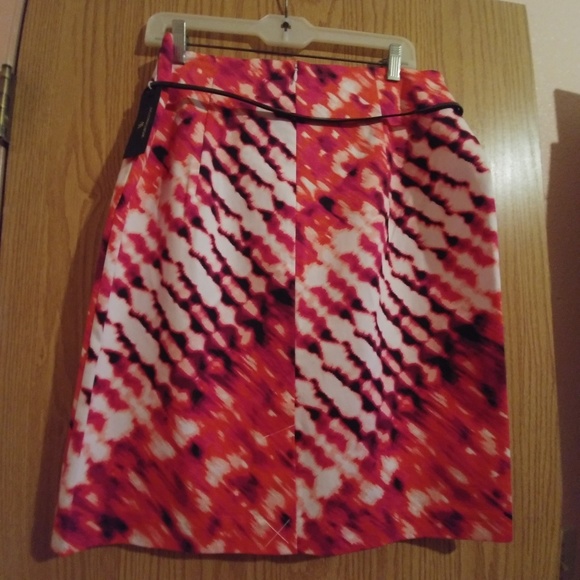 Beautiful print skirt - Picture 3 of 4